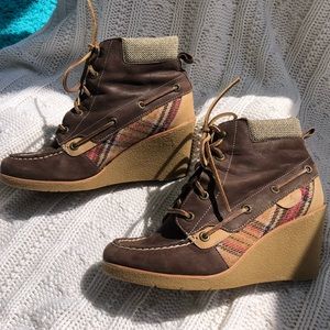 Sperry heeled boat shoes.   Size 7